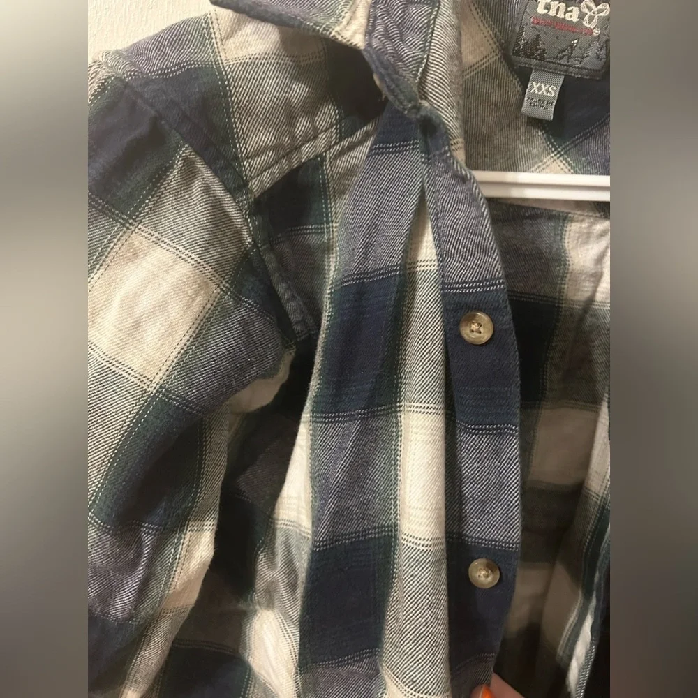 TNA Aritizia Plaid Button-Up Shirt in White/Blue, Size Women’s XXS - Picture 2 of 4